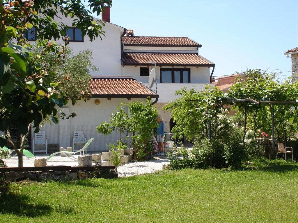 Holiday Apartment In Funtana With Balcony, Air Conditioning, Wifi, Washing Machine 4982-1 Eksteriør billede